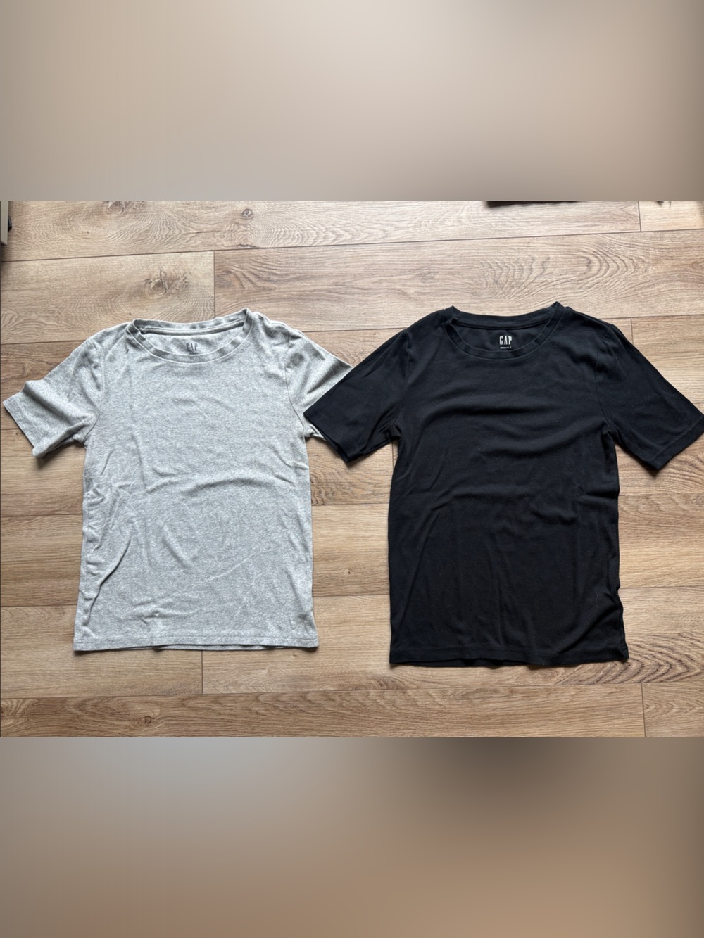 ⭐️ 2 for $10 GAP Modern Tee (Medium)